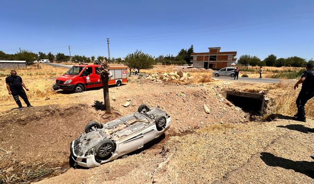 Adıyaman’da otomobil dere yatağına yuvarlandı: 3 yaralı