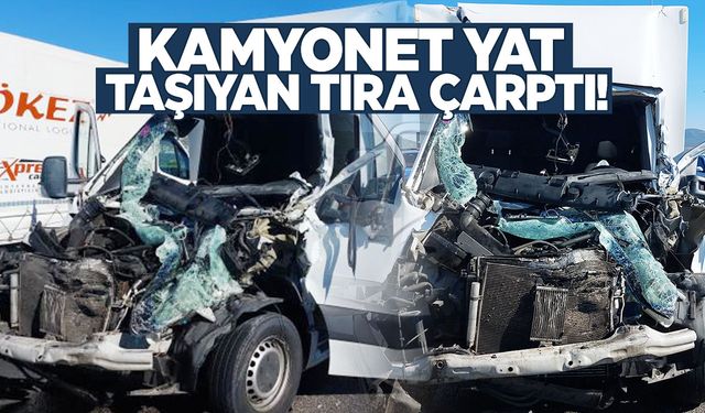 Kırkağaç’ta kaza… Kamyonet tıra çarptı!