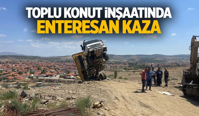 Manisa'da enteresan kaza! Havada asılı kaldı