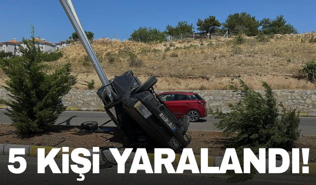 Uşak'ta aydınlatma direğine çarpan araçta 5 kişi yaralandı