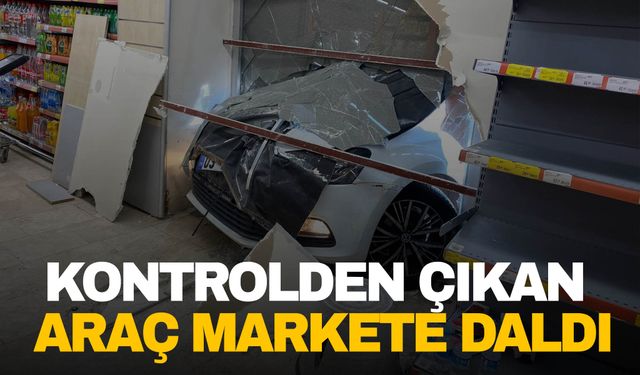 Afyonkarahisar'da kontrolden çıkan otomobil markete daldı