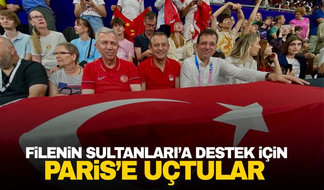 Özgür Özel, Ekrem İmamoğlu ve Mansur Yavaş, Filenin Sultanları’nı izliyor