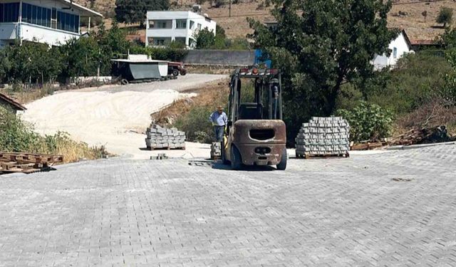 Bağyolu’nun yollarına parke taşı döşeniyor