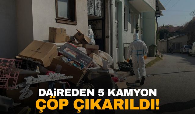 Bursa’da bir apartman dairesinden 5 kamyon çöp çıkarıldı