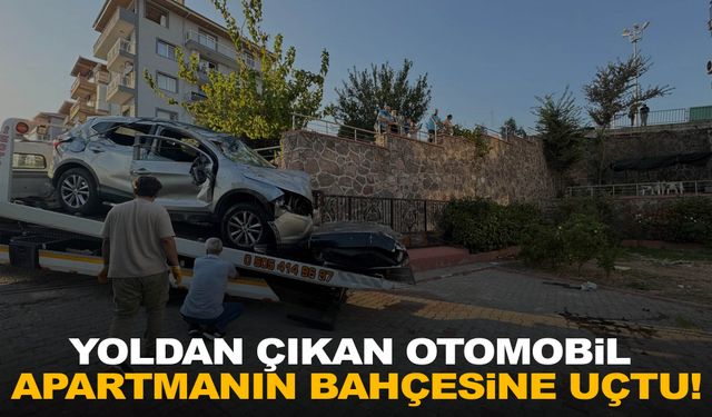 İzmir’de yoldan çıkan otomobil, apartmanın bahçesine uçtu