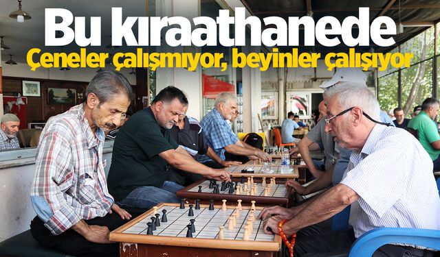 Kıraathanelerde Dama Rüzgarı: İzmir'de Kıraathane Zeka Oyunları İçin Buluşma Noktası Oldu