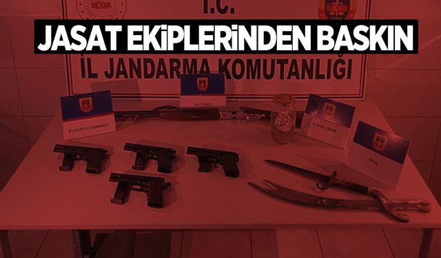 Manisa’da JASAT ekiplerinden şok baskın! Ruhsatsız av tüfeği, kılıç, esrar…