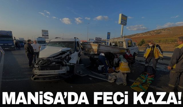 Manisa’da ticari araçla kamyonet çarpıştı! 4 kişi yaralandı