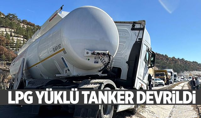 Kütahya'da facianın eşiğinden dönüldü… LPG yüklü tanker devrildi