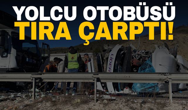 Ortalık savaş alanına döndü: Yolcu otobüsü tıra çarparak devrildi