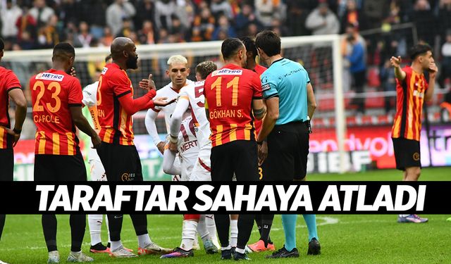 G.Saray - Kayserispor maçında taraftar sahaya atladı