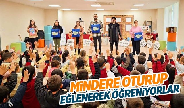 Manisa’nın ilçesinde öğrenciler minderlerini kapıp geliyor! Değerleri eğlenerek öğreniyorlar