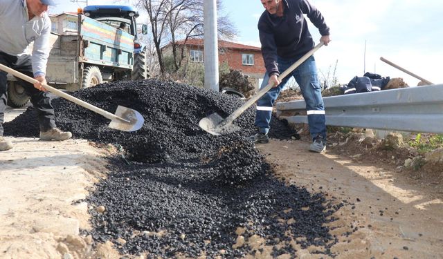 Gördes Belediyesi'nden yol yenileme çalışmaları