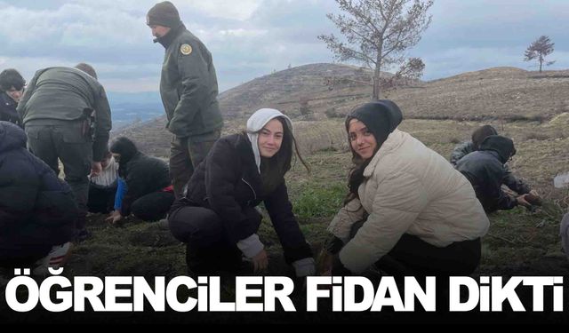 Manisa Soma’da öğrenciler fidan dikti