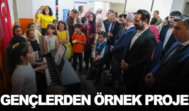 Üniversiteli gençlerden örnek proje… İlkokula drama sınıfı kazandırdılar