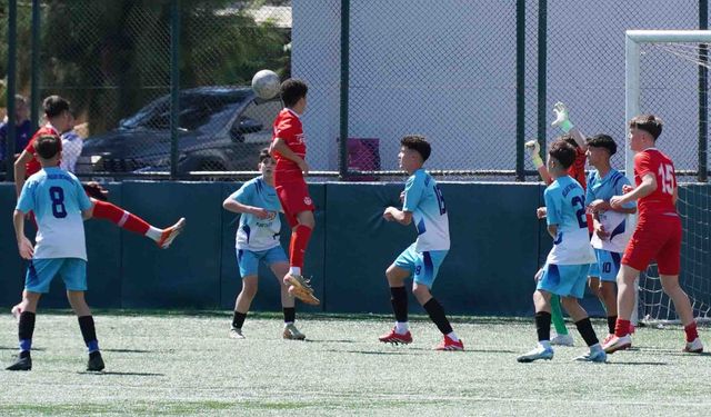 Okul Sporları Futbol Yıldızlar Türkiye Yarı Finalleri Manisa’da başladı