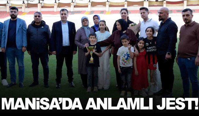 Manisa’da anlamlı jest… Şampiyonluk kupası hakemin oğluna hediye edildi