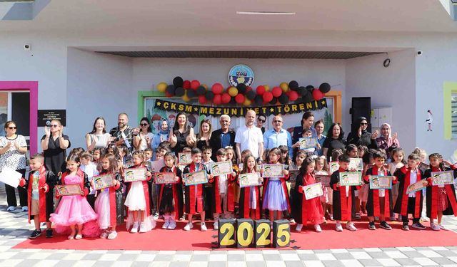 Turgutlu’da minik öğrenciler mezuniyet heyecanı yaşadı