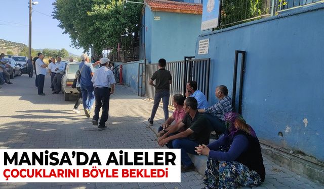 Manisa'da aileler çocuklarını böyle bekledi