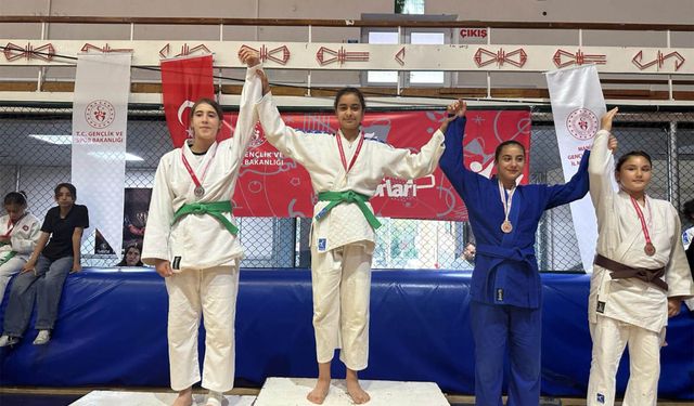 Salihlili minik judocular madalyaya doymuyor