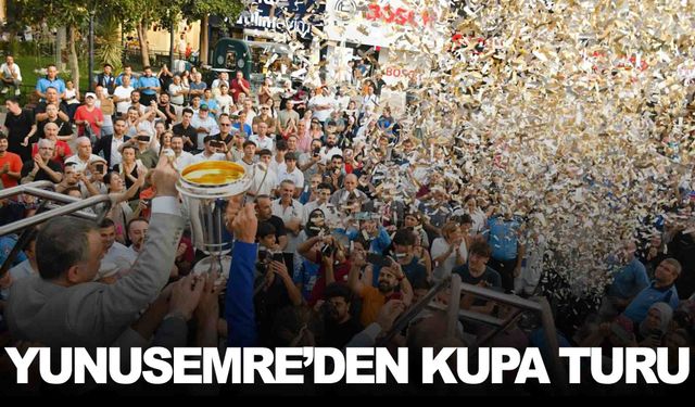 Şampiyon Yunusemre U17 takımı, Manisa’da şehir turu attı