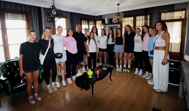 Turgutlu kadın voleybol takımı diyetisyen kontrolünden geçti