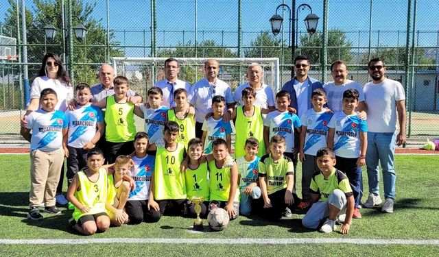 Manisa’da minik sporculardan dostluk rüzgarı