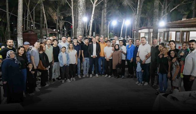Yunusemre’nin U17’leri şampiyonluğu aileleriyle birlikte kutladı