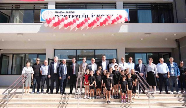 Sarıgöl’ün en büyük okulunda ilk tören!