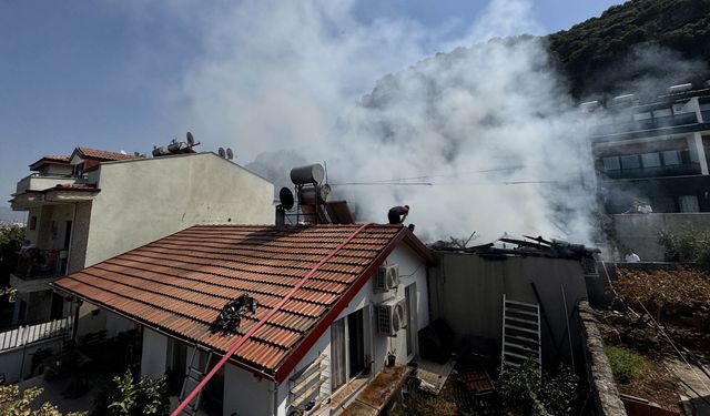 Fethiye’de ev yangını paniğe neden oldu
