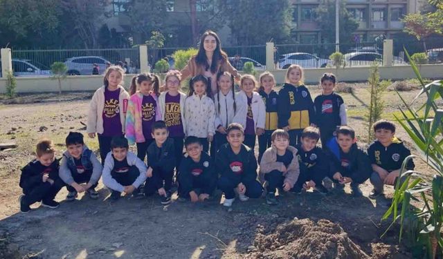 Ülkem Koleji öğrencileri geleceğe umut ekti