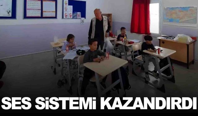 Sarıgöllü eczacının okullara desteği sürüyor