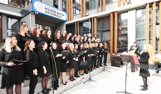 50 kişilik öğretmen korosundan muhteşem program