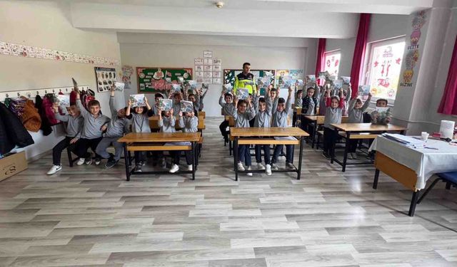 Manisa Sarıgöl’de öğrencilere uygulamalı trafik eğitimi