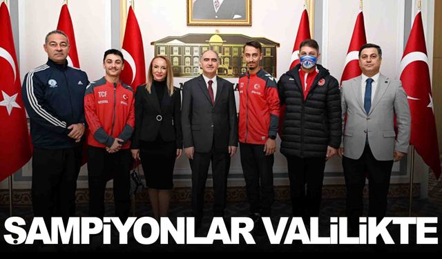 Manisa’nın gururu milli sporcular valilikte
