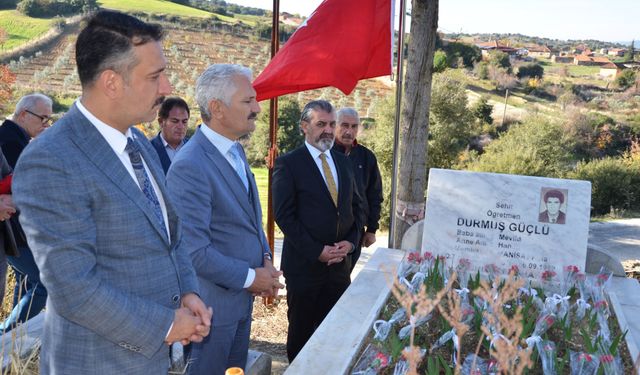 Uğurelli’den şehit öğretmen Durmuş Güçlü’nün kabrine ziyaret