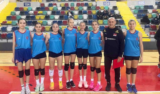 Akhisar altyapısı Milli Takım kapısında: 7 genç voleybolcu seçmelerde boy gösterdi