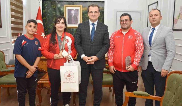 Olimpiyat madalyalı judocuya Kaymakam Güldoğan’dan plaket
