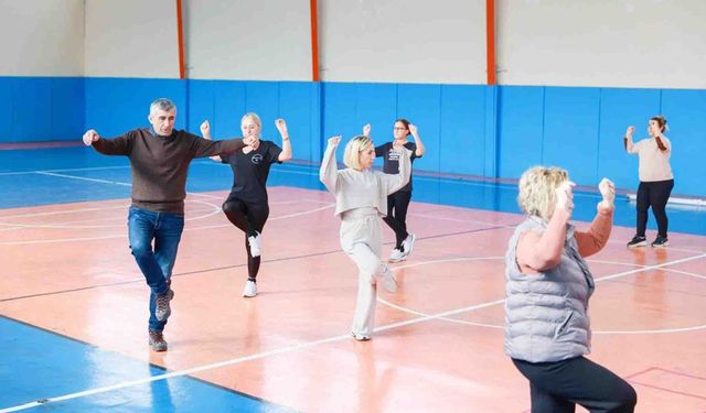 Yunusemre Belediyesi’nden halk oyunları kursu
