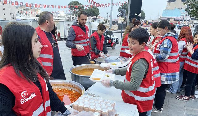 Alaşehir’de iftar bağışında hayırseverler adeta yarıştı