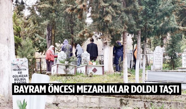 Gördes’te bayram öncesi mezarlıklar doldu taştı