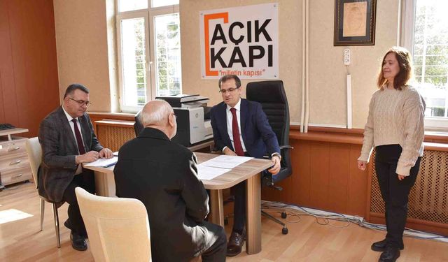 Salihli’de “Açık Kapı” buluşması: Kaymakam Güldoğan vatandaşların taleplerini dinledi