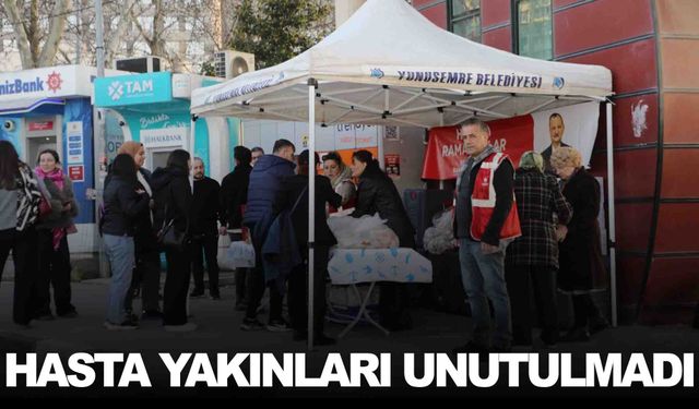 Yunusemre Belediyesi hastane önünde iftar yemeği dağıttı