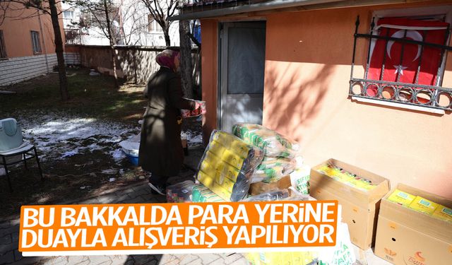 Bu bakkalda para yerine dua geçiyor