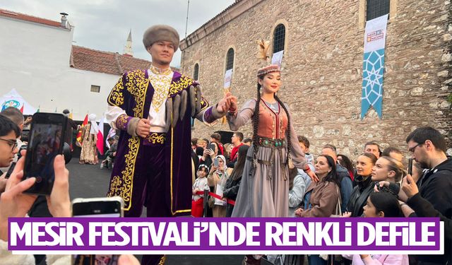 Mesir Festivali’nde renkli defile