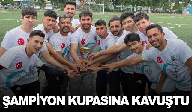 Salihli Ülküspor şampiyonluk kupasını kaldırdı