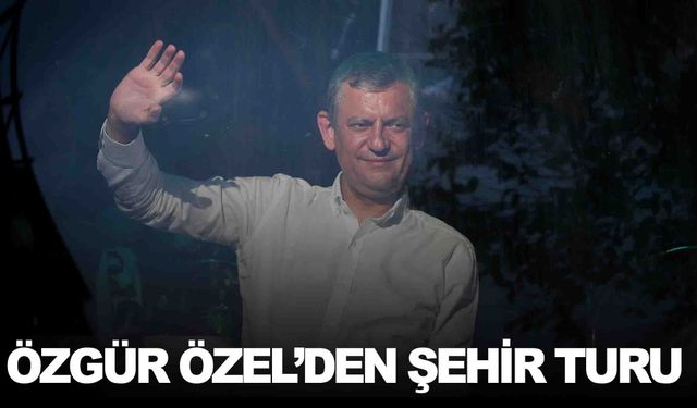 Özgür Özel’den şehir turu… Otobüsten halkı selamladı