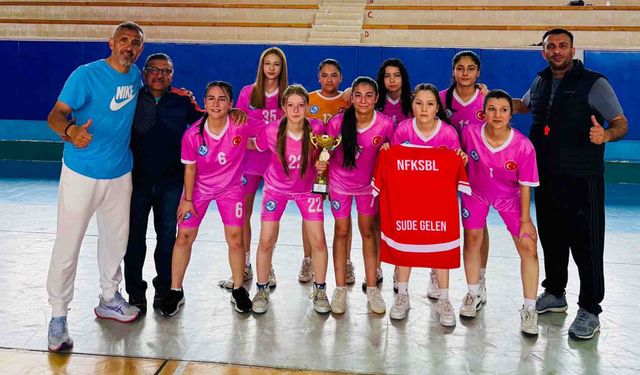 Salihli Sosyal Bilimler Lisesi’nden futsalda çifte şampiyonluk