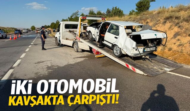 İki otomobil kavşakta çarpıştı! Ölü ve yaralılar var