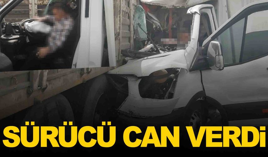Turgutlu yolunda feci kaza: Otomobil tıra arkadan çarptı!
